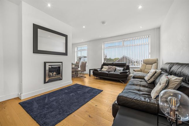 3 bed property, in Whitestone Avenue, £399,995