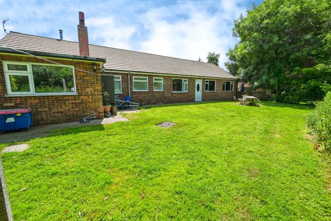 4 bed property, in Main Road, £380,000