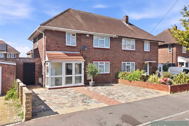 3 bed property, in Leyswood Drive, £675,000