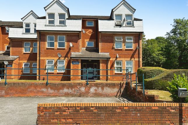 1 bed property, in Birches Rise, £165,000