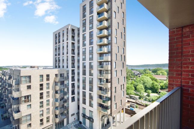 1 bed property, in South Street, £300,000