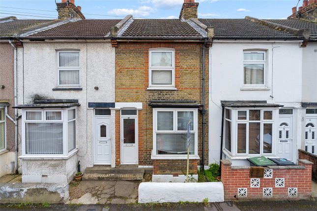 2 bed property, in Suffolk Road, £250,000