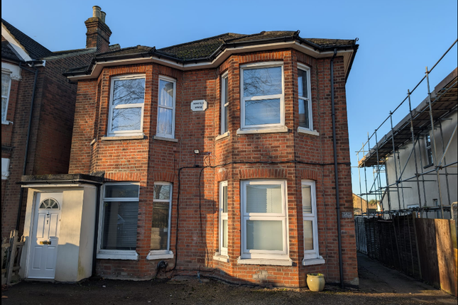 1 bed property, in Maybury Road, £154,000