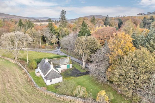 3 bed property, in Glenogil, £200,000