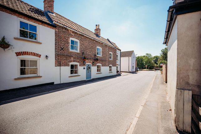 4 bed property, in Greenhill Road, £450,000