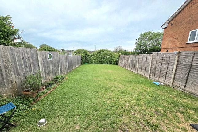 2 bed property, in Hospital Close, £220,000