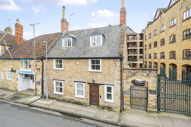 4 bed property, in Long Street, £350,000