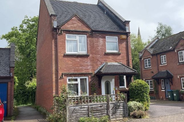 3 bed property, in 60 Fishers Field, £240,000