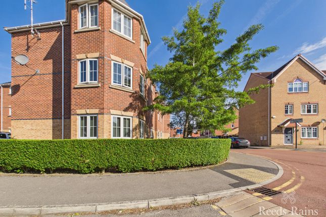 2 bed property, in Staunton Park, £105,000
