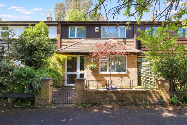 3 bed property, in Lawrence Way, £350,000