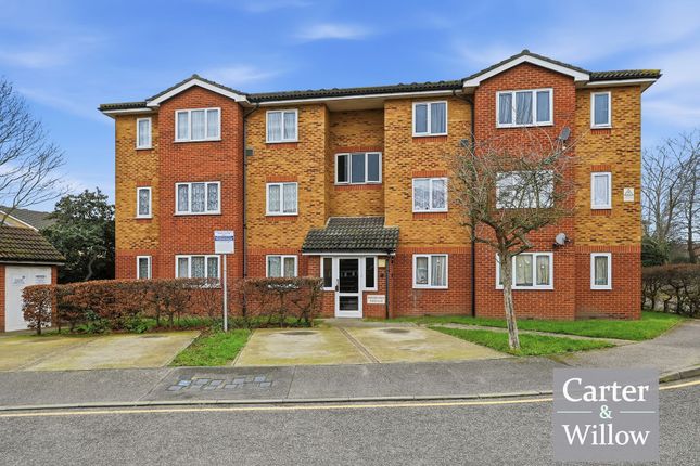 2 bed property, in Watsons Lodge, £240,000