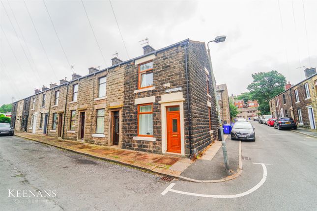 2 bed property, in Victoria Street, £130,000