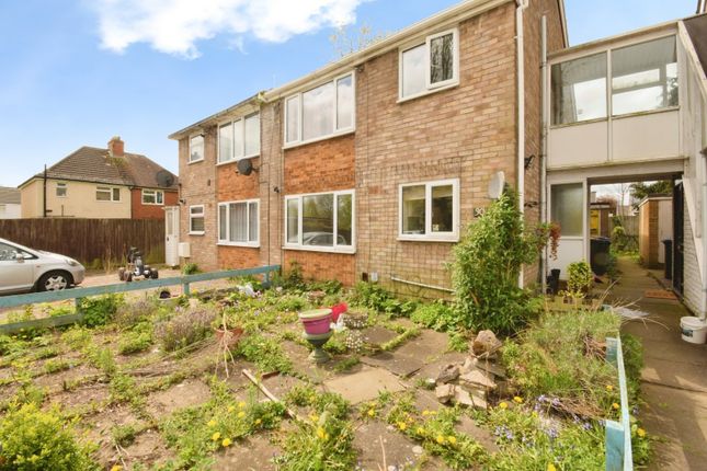2 bed property, in Deegan Close, £100,000