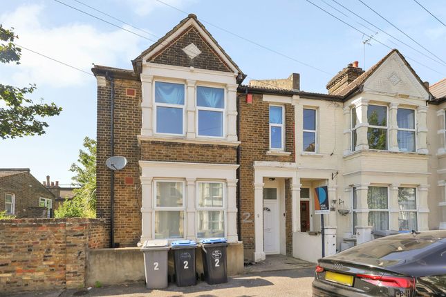 4 bed property, in Minet Gardens, £700,000