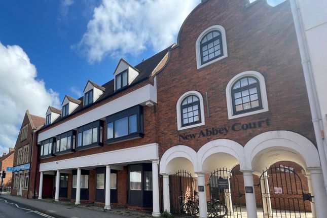 2 bed property, in Old Station Yard, £200,000