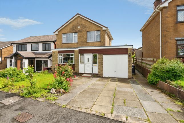 3 bed property, in Whiting Grove, £350,000
