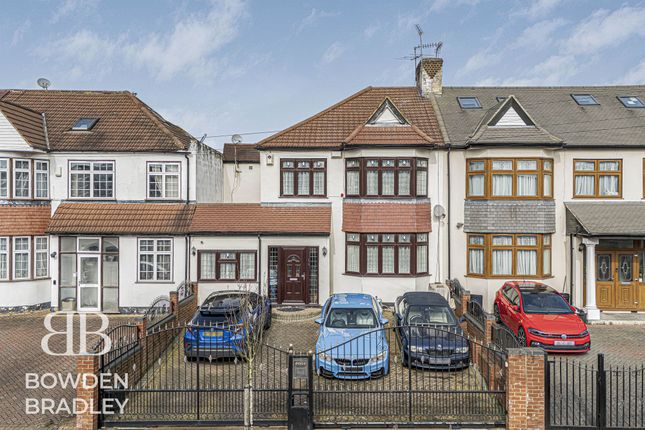 4 bed property, in Clayhall Avenue, £800,000