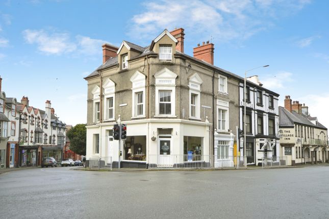 4 bed property, in Harrison Monarch Buildings, £175,000