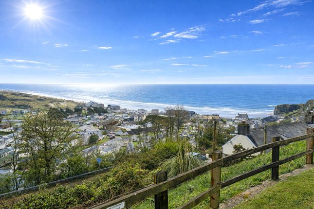 3 bed property, in Pendine, £525,000