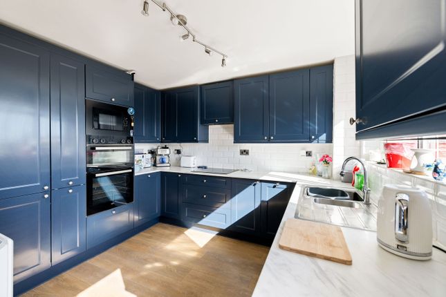 3 bed property, in Friars Way, £240,000