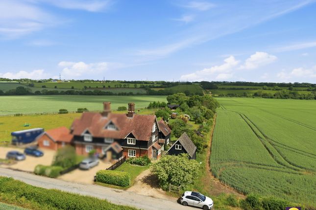 3 bed property, in Chain Free - Whitebarns Lane, £615,000