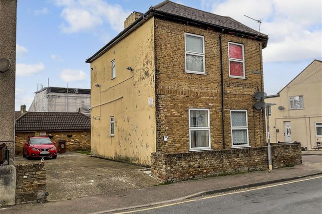 1 bed property, in Victoria Street, £90,000