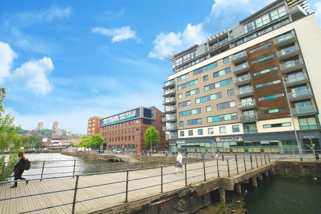 2 bed property, in Brayford Street, £199,000