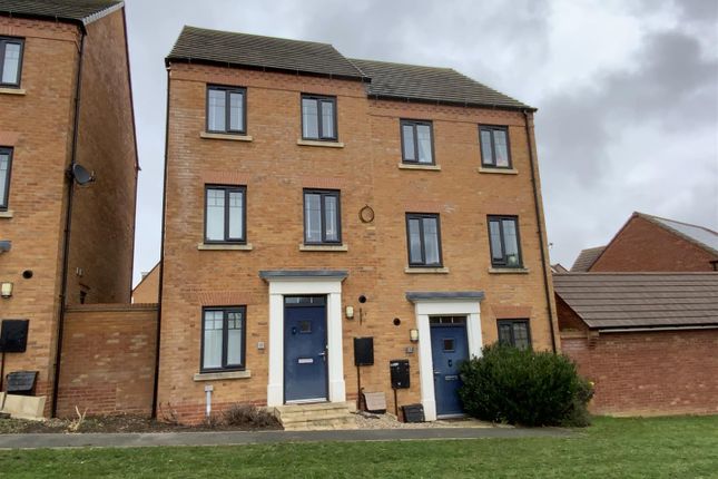 3 bed property, in Cicero Crescent, £400,000