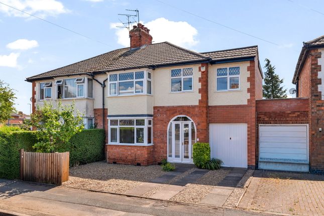 4 bed property, in The Wayne Way, £395,000