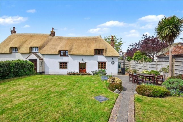 2 bed property, in Outwood, £350,000