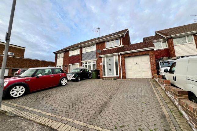 5 bed property, in Woodberry Drive, £375,000