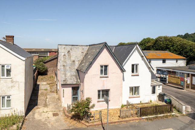 3 bed property, in Harbour Road, £115,000