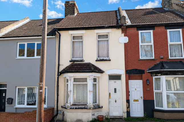 2 bed property, in 49 Albany Road, £60,000