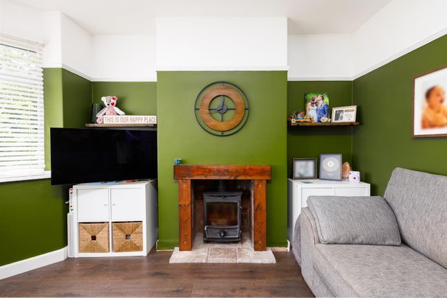 3 bed property, in Halstock Avenue, £385,000