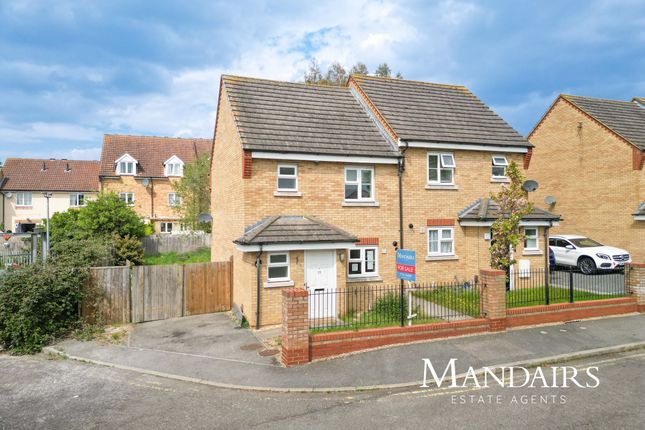 2 bed property, in Calcot Street, £190,000