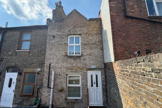 3 bed property, in 66A High Street, £100,000