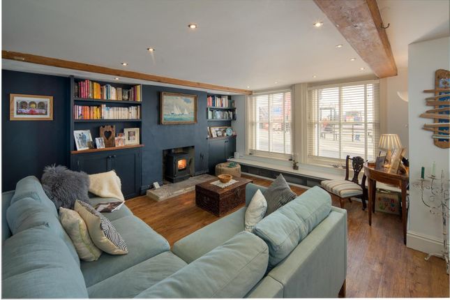 4 bed property, in MEDINA RIVER VIEWS, £355,000