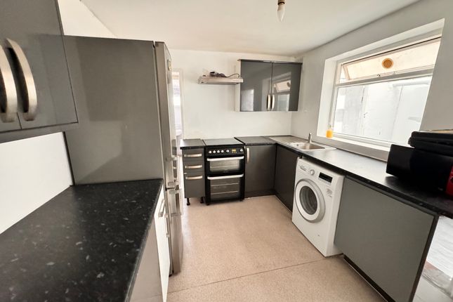 4 bed property, in Heyworth Road, £540,000