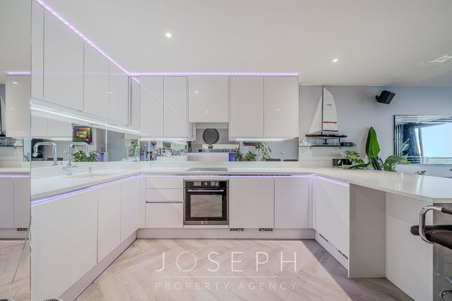 2 bed property, in Coprolite Street, £259,000