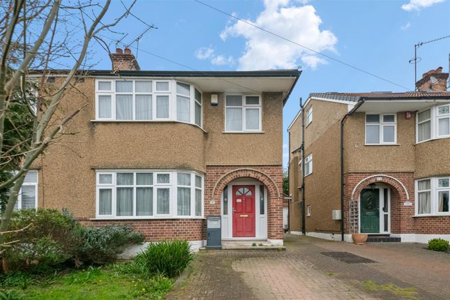 3 bed property, in Cotswold Close, £500,000