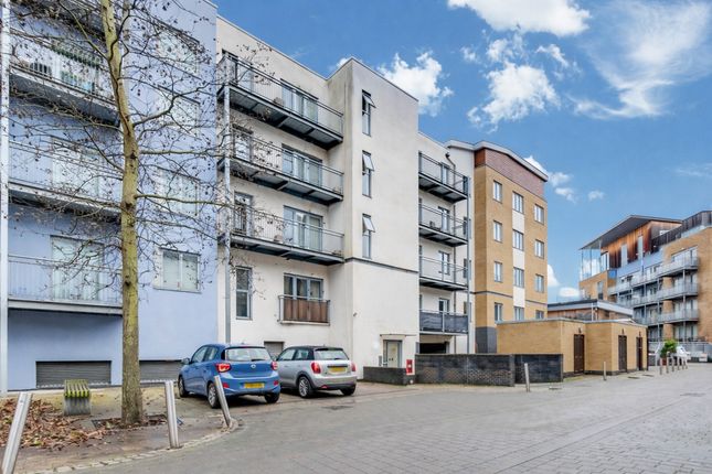 2 bed property, in Quayside Drive, £175,000