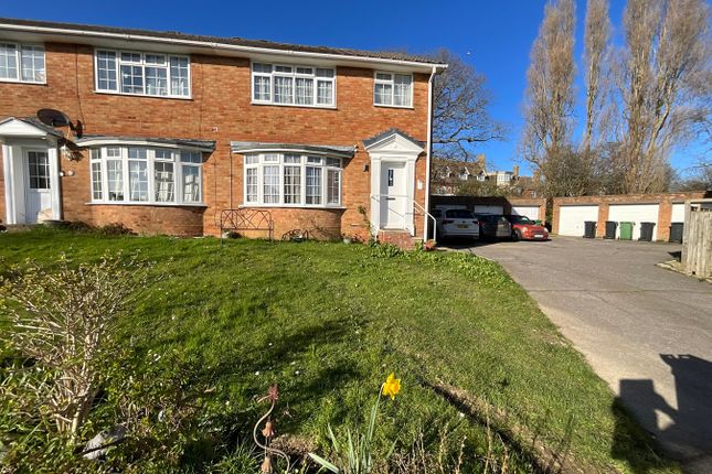 3 bed property, in Chartres Close, £339,950