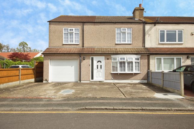 5 bed property, in Aveley Road, £625,000