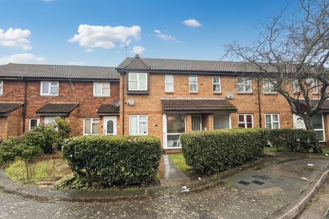 1 bed property, in Abbotswood Way, £220,000