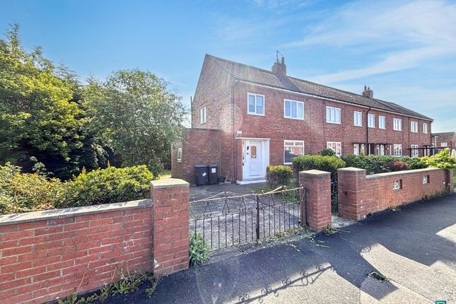 3 bed property, in Hall Lane Estate, £110,000
