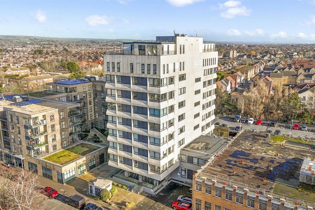 1 bed property, in Skyline Apartments, £160,000