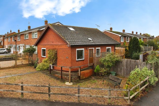 2 bed property, in Jaggard Way, £375,000