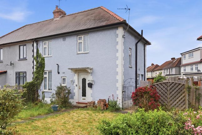 3 bed property, in Crooked Mile, £425,000