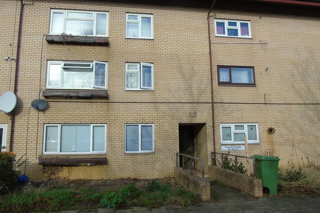 2 bed property, in Cleavers Avenue, £145,000