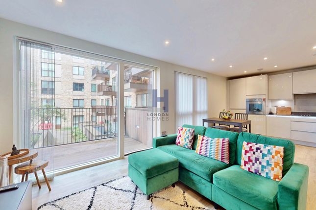 2 bed property, in Abbotsford Court, £457,950